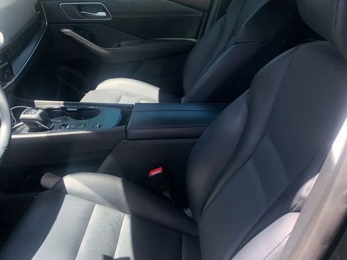 Certified 2021 Nissan Rogue SV w/ Premium Package FWD image 9