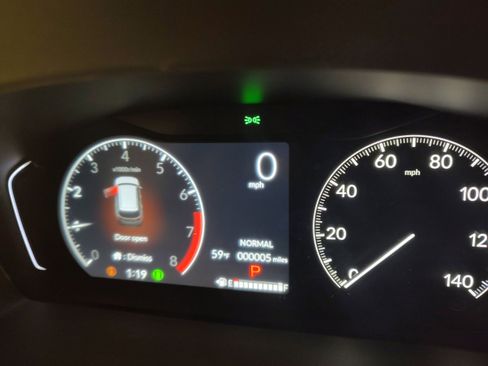 New 2025 Honda Pilot Touring image 6