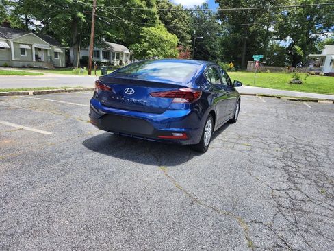 Used 2019 Hyundai Elantra SE FWD image 14
