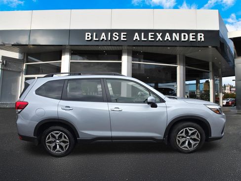 Used 2020 Subaru Forester Premium AWD/4WD image 2