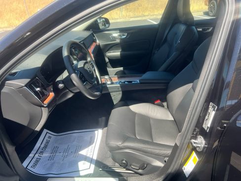 Used 2025 Volvo S60 B5 Plus image 11