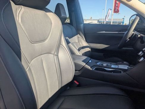 Used 2025 INFINITI QX60 Sensory w/ Vision Package image 37