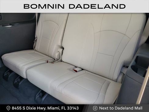Used 2023 Buick Enclave Essence image 13