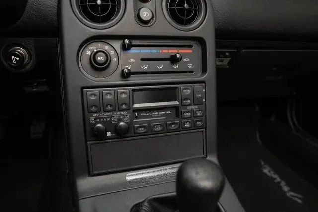 Used 1990 MAZDA MX-5 Miata RWD image 19