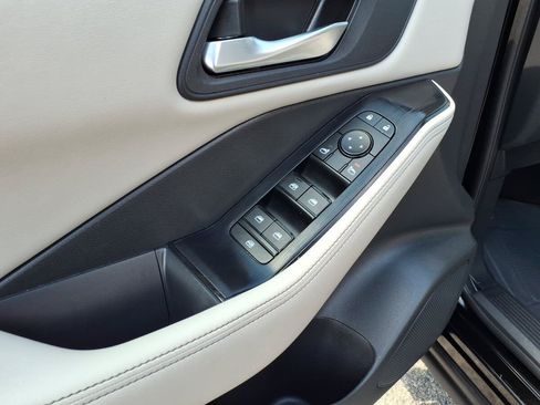 Used 2025 Nissan Rogue SV AWD/4WD image 18