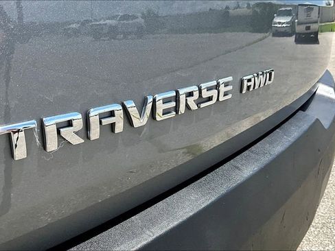 Used 2023 Chevrolet Traverse LT image 43