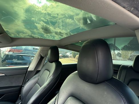 Used 2022 Tesla Model 3 image 18