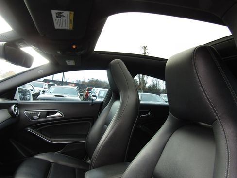 Used 2019 Mercedes-Benz CLA 250 4MATIC image 32