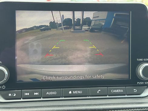 Used 2024 Nissan Rogue S FWD image 32