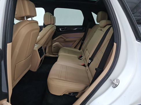 Used 2023 Porsche Cayenne AWD/4WD image 14