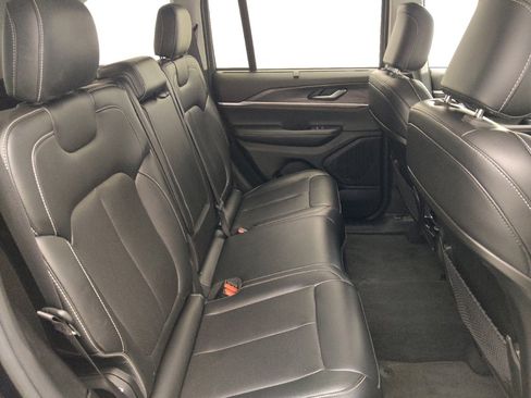 Used 2023 Jeep Grand Cherokee Limited w/ Luxury Tech Group II RWD image 19