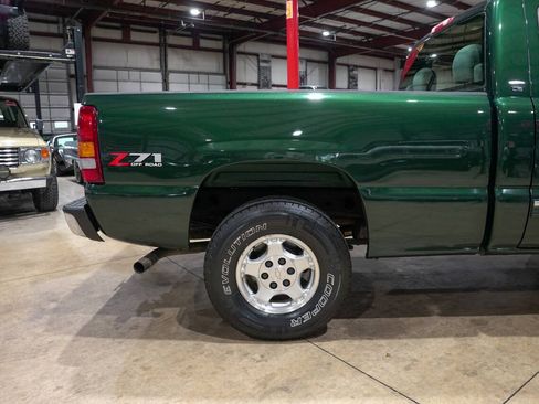 Used 2001 Chevrolet Silverado 1500 LS w/ Off-Road Chassis Pkg AWD/4WD image 9