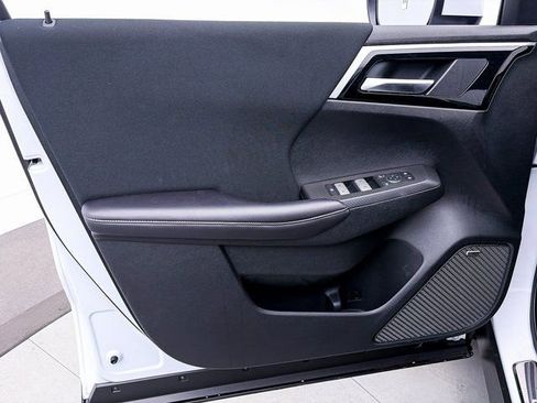 New 2025 Mitsubishi Outlander ES image 9