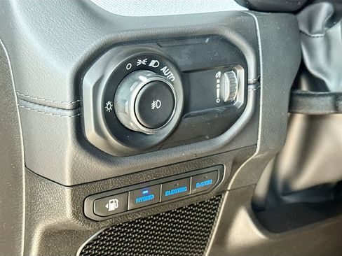 Used 2025 Jeep Wrangler Unlimited Sahara AWD/4WD image 10