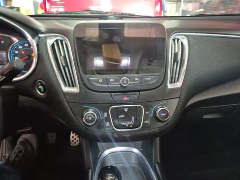 Used 2017 Chevrolet Malibu LT image 16