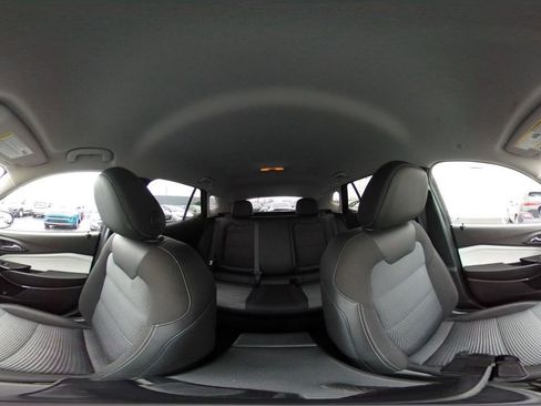 Used 2025 Chevrolet Trax LT w/ LT Convenience Package image 42