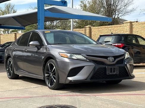 Used 2019 Toyota Camry XSE image 4