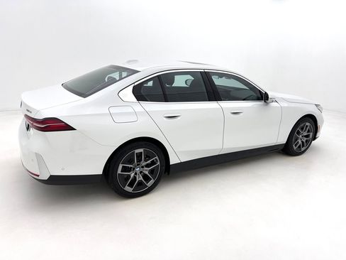 New 2026 BMW i5 eDrive40 w/ Premium Package image 4