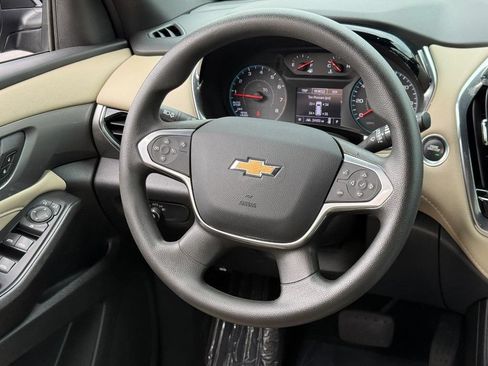 Used 2023 Chevrolet Traverse LS FWD image 17