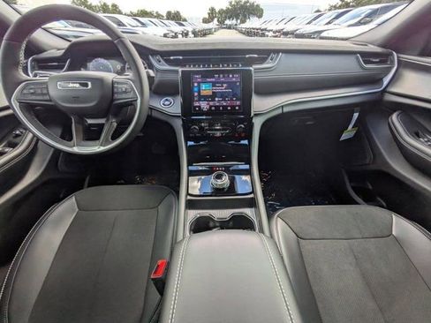 New 2025 Jeep Grand Cherokee L Altitude image 13