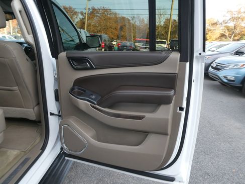 Used 2018 Chevrolet Suburban LT image 28