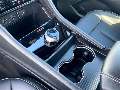 Used 2025 Jeep Grand Cherokee Limited w/ Black Appearance Package image 16