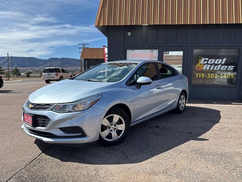 Used 2017 Chevrolet Cruze LS image 1