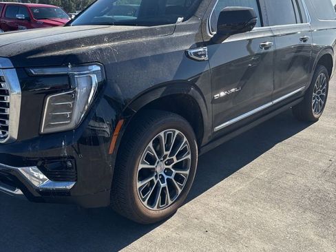 Used 2025 GMC Yukon XL Denali w/ Denali Reserve Package AWD/4WD image 2