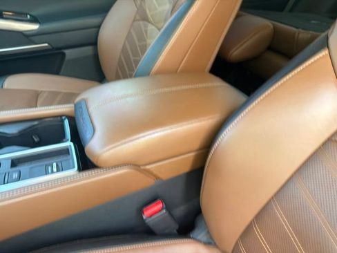 Used 2024 Nissan Pathfinder Platinum FWD image 19