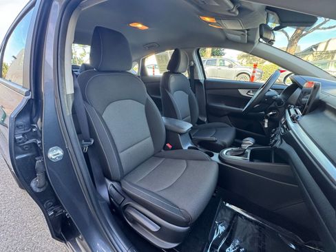 Used 2023 Kia Forte LXS w/ LXS Technology Package image 34