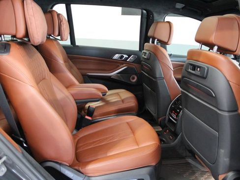 Used 2021 BMW X7 M50i w/ Dynamic Handling Package image 26