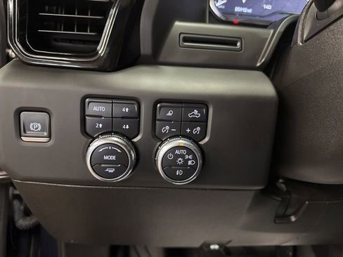 Used 2025 GMC Sierra 2500 AT4 w/ AT4 Preferred Package AWD/4WD image 19