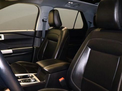 Used 2024 Ford Explorer XLT w/ Equipment Group 202A image 15