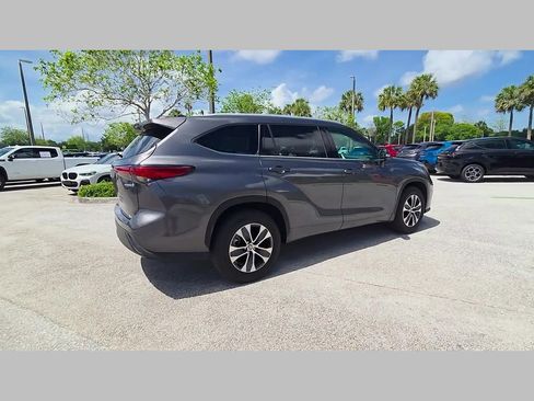 Used 2022 Toyota Highlander XLE FWD image 38