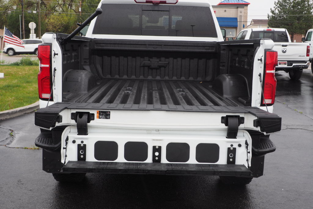 Used 2025 Chevrolet Silverado 2500 ZR2 w/ Technology Package AWD/4WD image 11