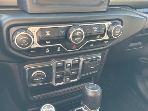Used 2022 Jeep Wrangler Unlimited Sport AWD/4WD image 23