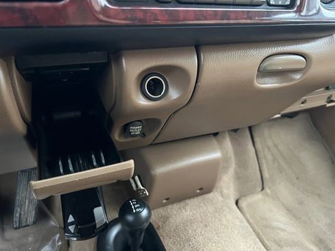 Used 2002 Dodge Ram 2500 Truck SLT image 32