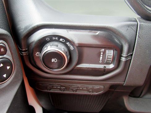 Used 2024 Jeep Wrangler Unlimited Sahara image 13