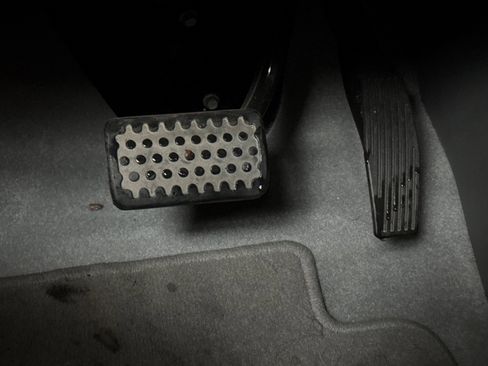 Used 2022 Chevrolet Bolt EUV Premier w/ Sun & Sound Package image 39