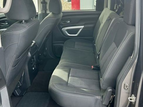 Used 2019 Nissan Titan SV w/ SV Convenience Package image 8