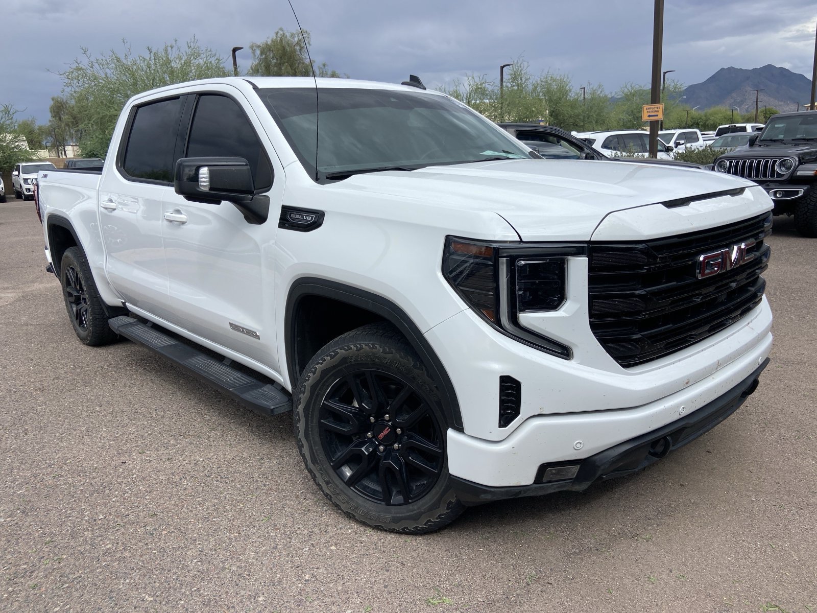 Used 2024 GMC Sierra 1500 Elevation w/ Elevation Premium Package AWD/4WD image 3