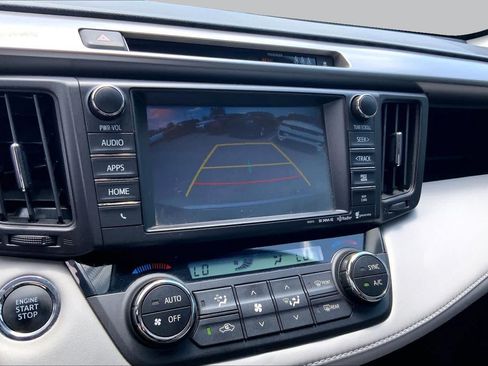 Used 2018 Toyota RAV4 XLE FWD image 25
