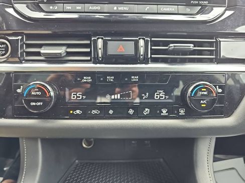 Used 2024 Nissan Pathfinder SV FWD image 30