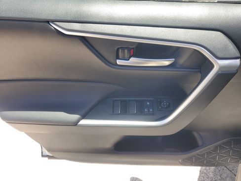 Used 2025 Toyota RAV4 XLE w/ Convenience Package FWD image 20