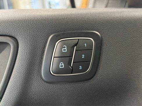 Used 2025 Ford Escape Platinum w/ Premium Technology Package AWD/4WD image 17
