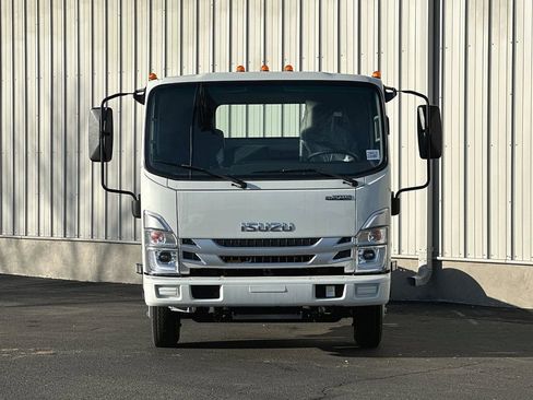 Used 2024 Isuzu NPR image 3