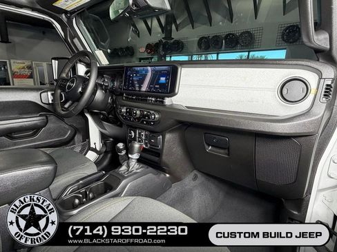 Used 2024 Jeep Wrangler Unlimited AWD/4WD image 16