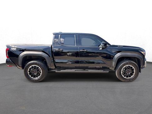 Used 2025 Toyota Tacoma TRD Off-Road w/ TRD Off Road Premium Package AWD/4WD image 2