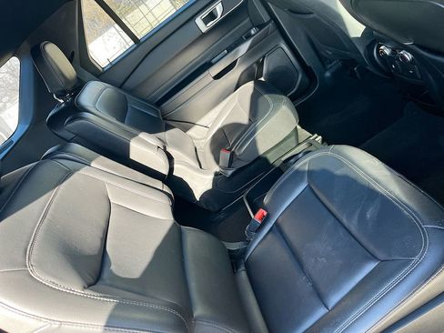 Used 2020 Ford Explorer XLT w/ Equipment Group 202A AWD/4WD image 27