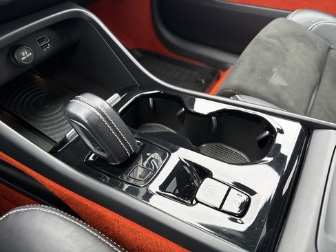 Used 2019 Volvo XC40 T5 R-Design image 23